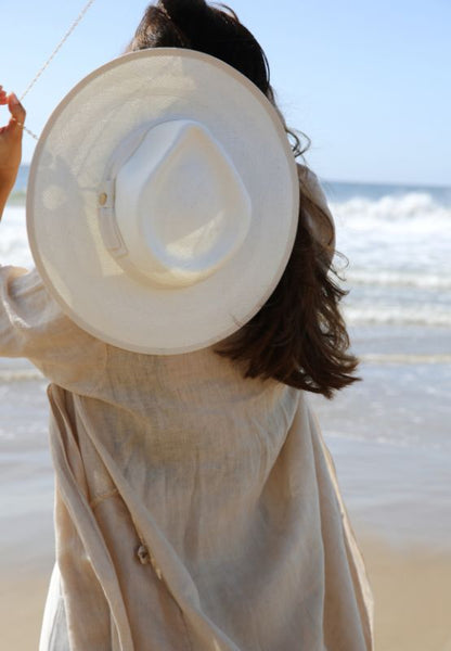 MPXA AMARO - WHITE STRAW HAT with gold chain