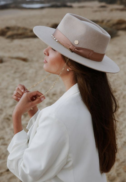 MPXA VALERIYA - FEDORA with gold chain