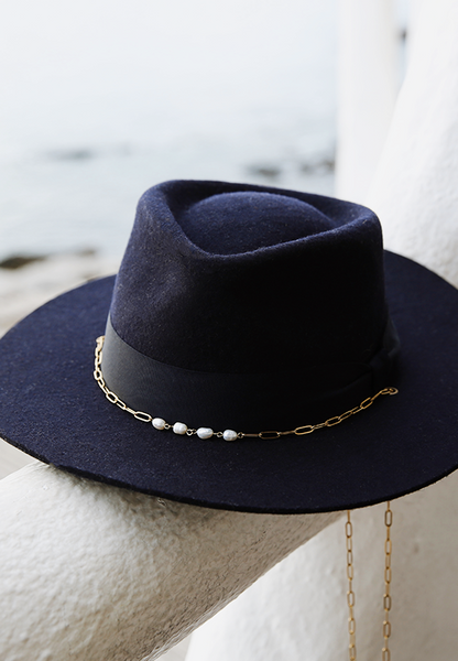 MPXA VALERIYA - FEDORA with gold chain