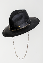 Cargar imagen en el visor de la galería, MPXA LONDON - BLACK STRAW HAT with gold chain