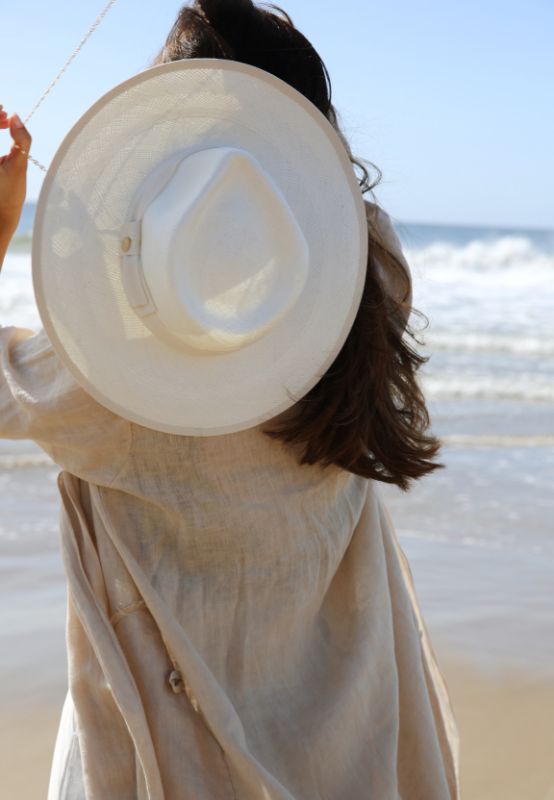 MPXA BETH - BLACK STRAW HAT with gold chain