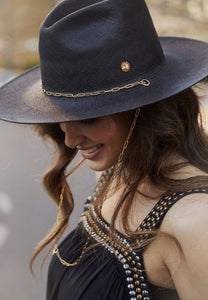 MPXA BETH - BLACK STRAW HAT with gold chain