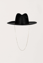 Cargar imagen en el visor de la galería, MPXA BETH - BLACK STRAW HAT with gold chain