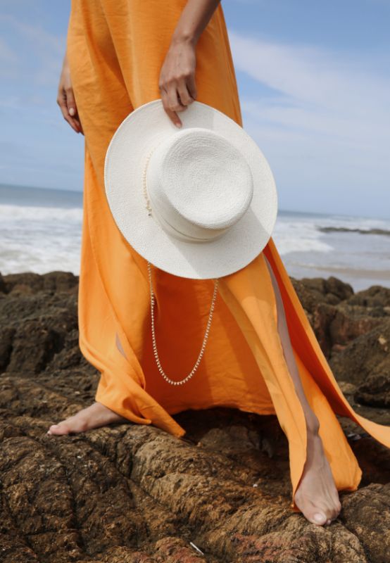 MPXA BETH - BLACK STRAW HAT with gold chain