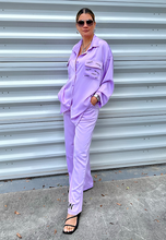 Cargar imagen en el visor de la galería, ACA Fashion Satin Button-Down and Pant Set - Lavender